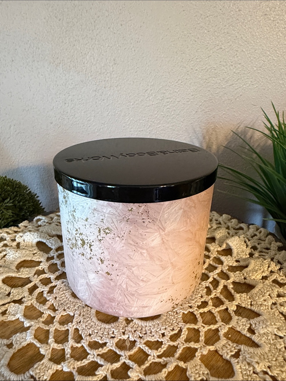 Bath & Body Works Cranberry & Pomegranate Candle with Black Lid - Picture 2 of 4